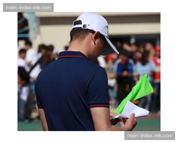 雨中进行的气垫跳高赛,张宝旭3.9米高度挑战引观众惊呼 雨中进行的气垫跳高赛,张宝旭3.9米高度挑战引观众惊呼